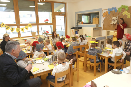 Tradicionalni slovenski zajtrk  vrtec Cerknica 26 Foto Ljubo Vukelič
