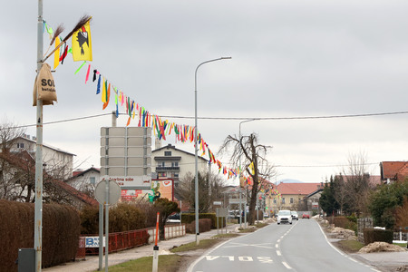 KRASITEV CERKNICE ZA PUSTNE PRIREDITVE 01 FOTO LJUBO VUKELIČ