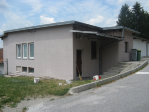 Barvanje zunanjih sten kegljišča v Cerknici - Vir: Občina Cerknica Datum: 05.08.2013