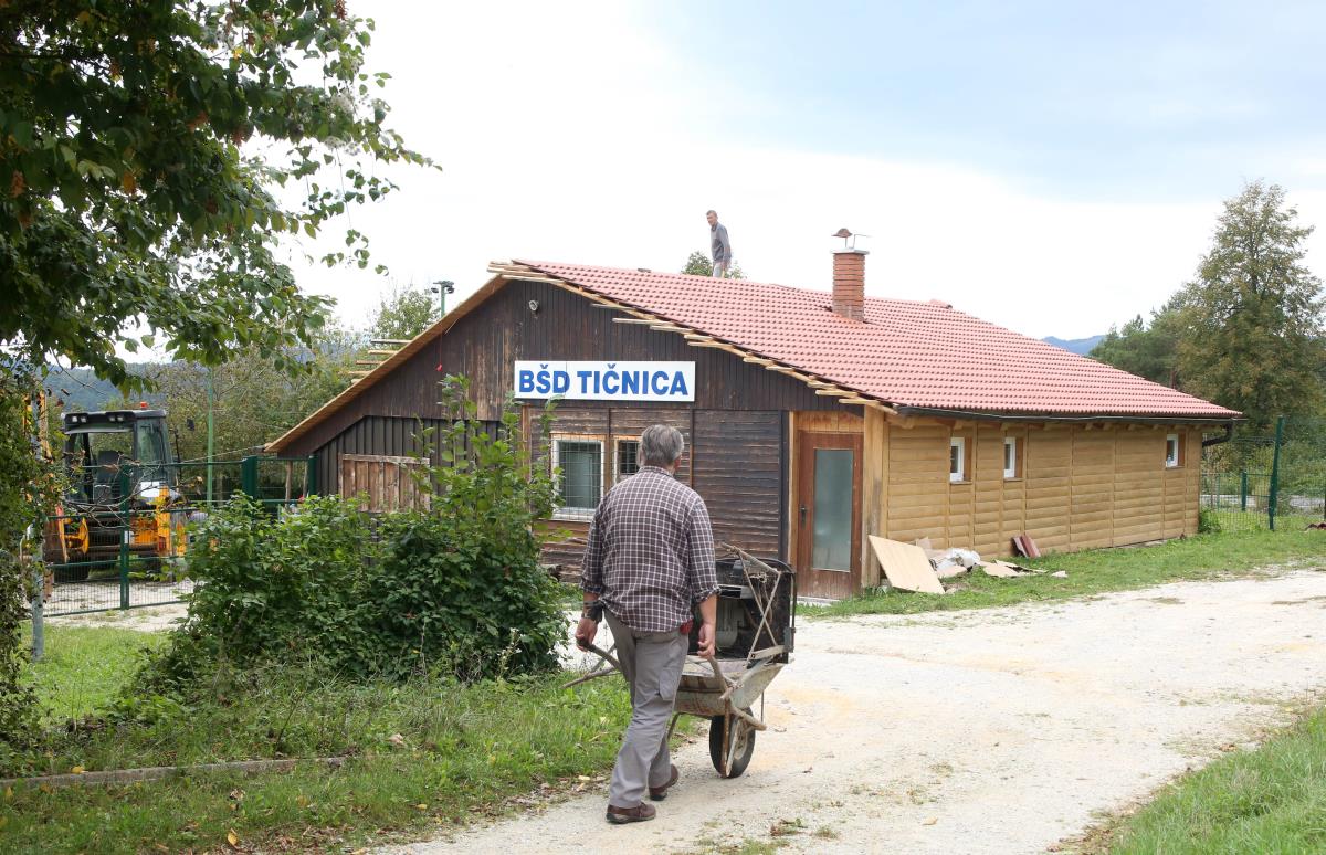 Menjava kritine - cerknica.si