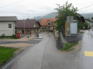 IZDELAVA OPORNEGA ZIDU IN AVTOBUSNEGA POSTAJALIŠČA V VASI LIPSENJ