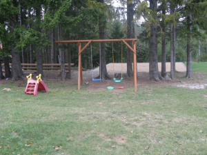  UREJANJE OTROŠKEGA IGRIŠČA V NOVEM NASELJU BEGUNJE, 2011