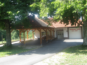 POSTAVITEV NADSTREŠKA PRI GASILSKEM DOMU V BEZULJAKU