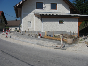  Izdelava opornega zidu v Selščku - Vir: Občina Cerknica Datum: 5.8.2013